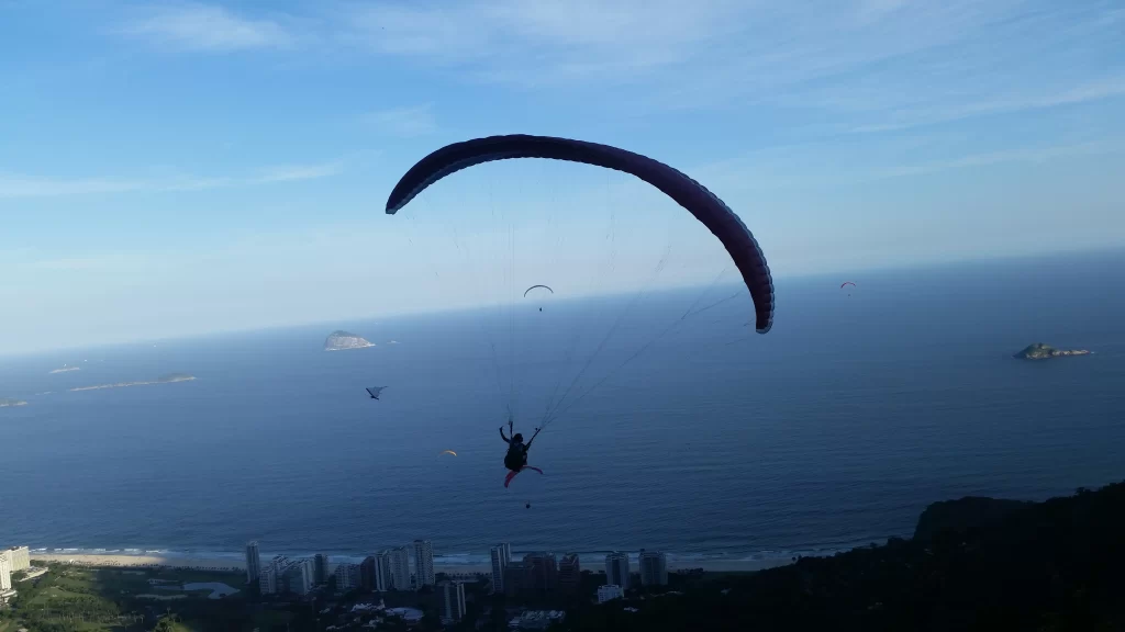 Salto de parapente na rampa da pedra bonita